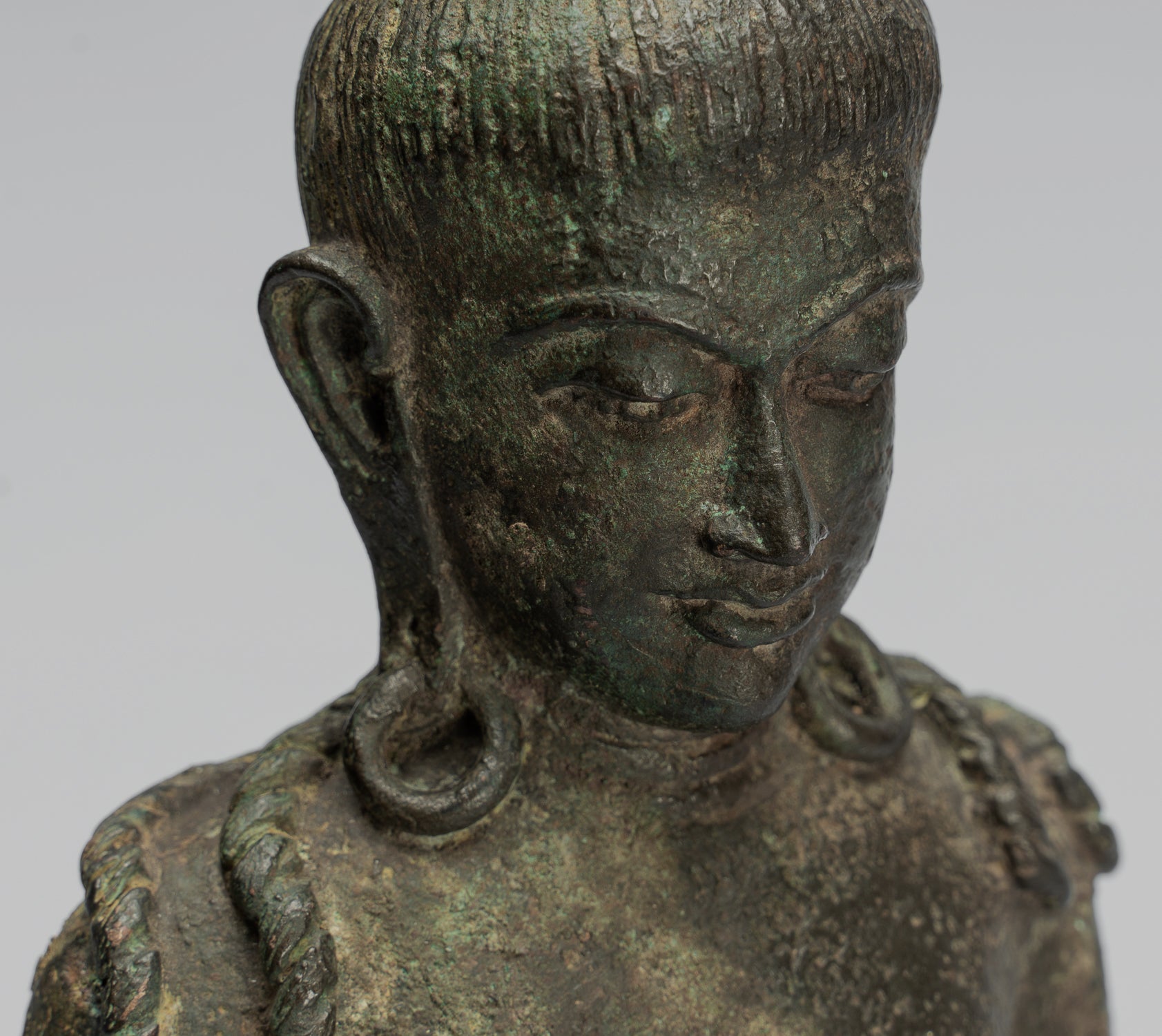 Vishnu-Statue – antike Java-Majapahit-Statue aus Bronze, stehend, Lokeshvara-Statue im indonesischen Stil – 44 cm.
