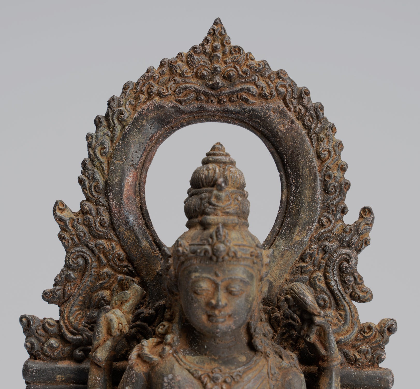 Estatua de Lokeshvara - Estatua de Lokeshvara de 4 brazos de estilo indonesio antiguo de estilo indonesio - 26 cm/10 "