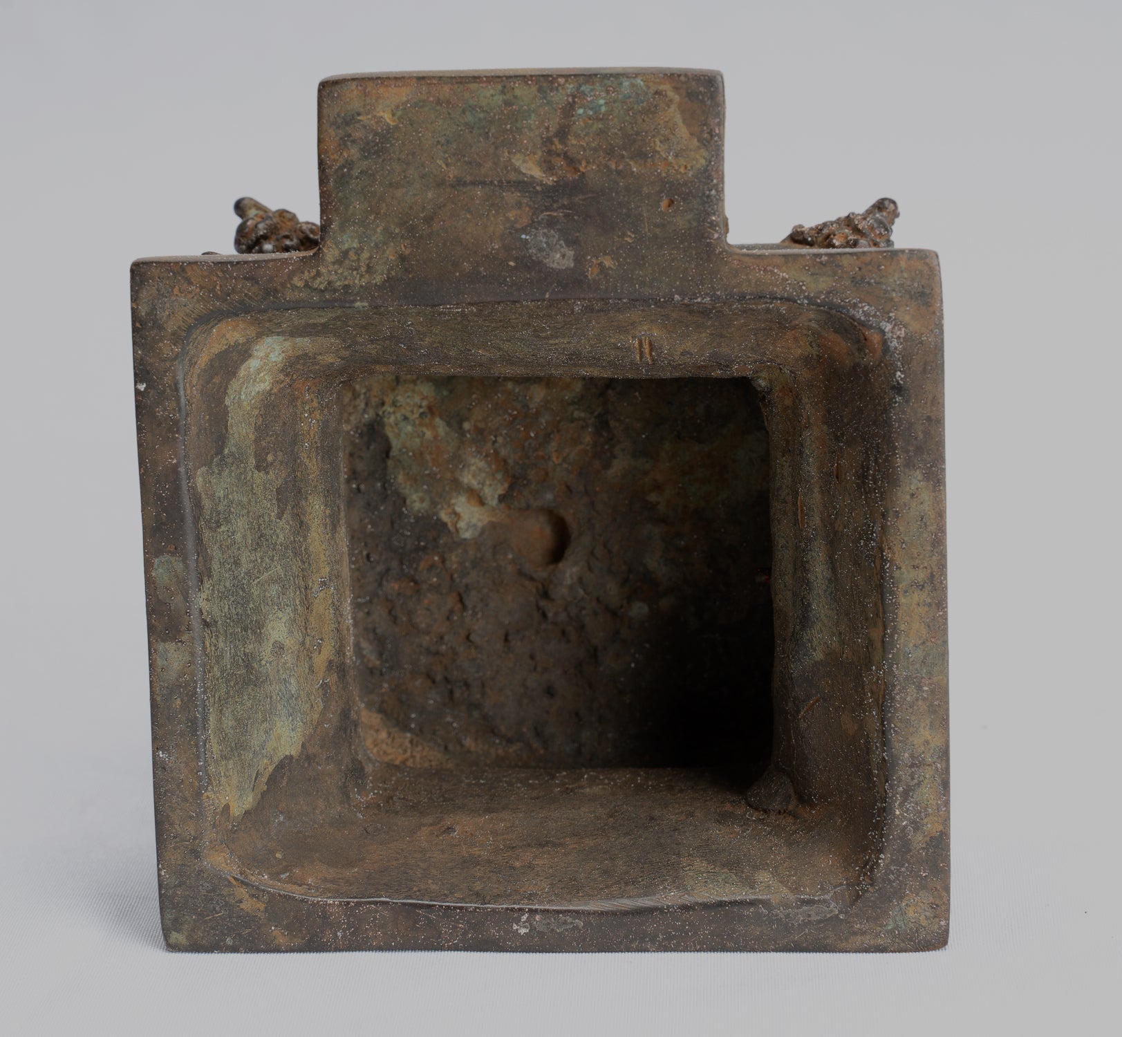 Estatua de Lokeshvara - Estatua de Lokeshvara de 4 brazos de estilo indonesio antiguo de estilo indonesio - 26 cm/10 "