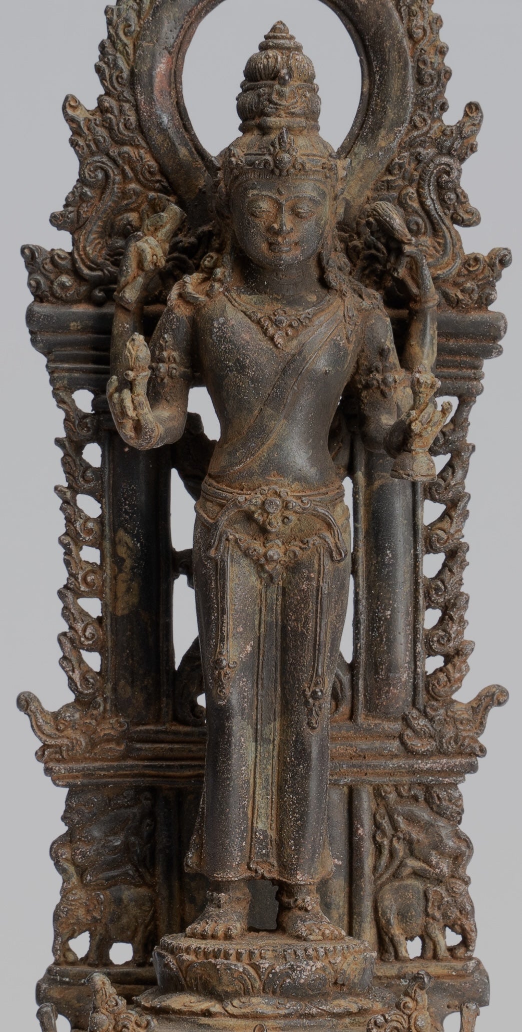 Estatua de Lokeshvara - Estatua de Lokeshvara de 4 brazos de estilo indonesio antiguo de estilo indonesio - 26 cm/10 "