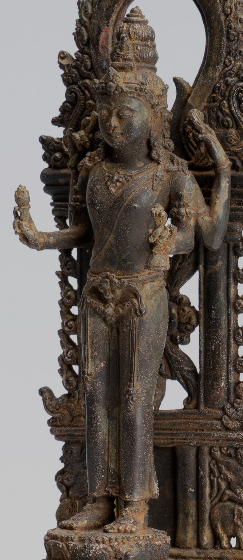 Estatua de Lokeshvara - Estatua de Lokeshvara de 4 brazos de estilo indonesio antiguo de estilo indonesio - 26 cm/10 "