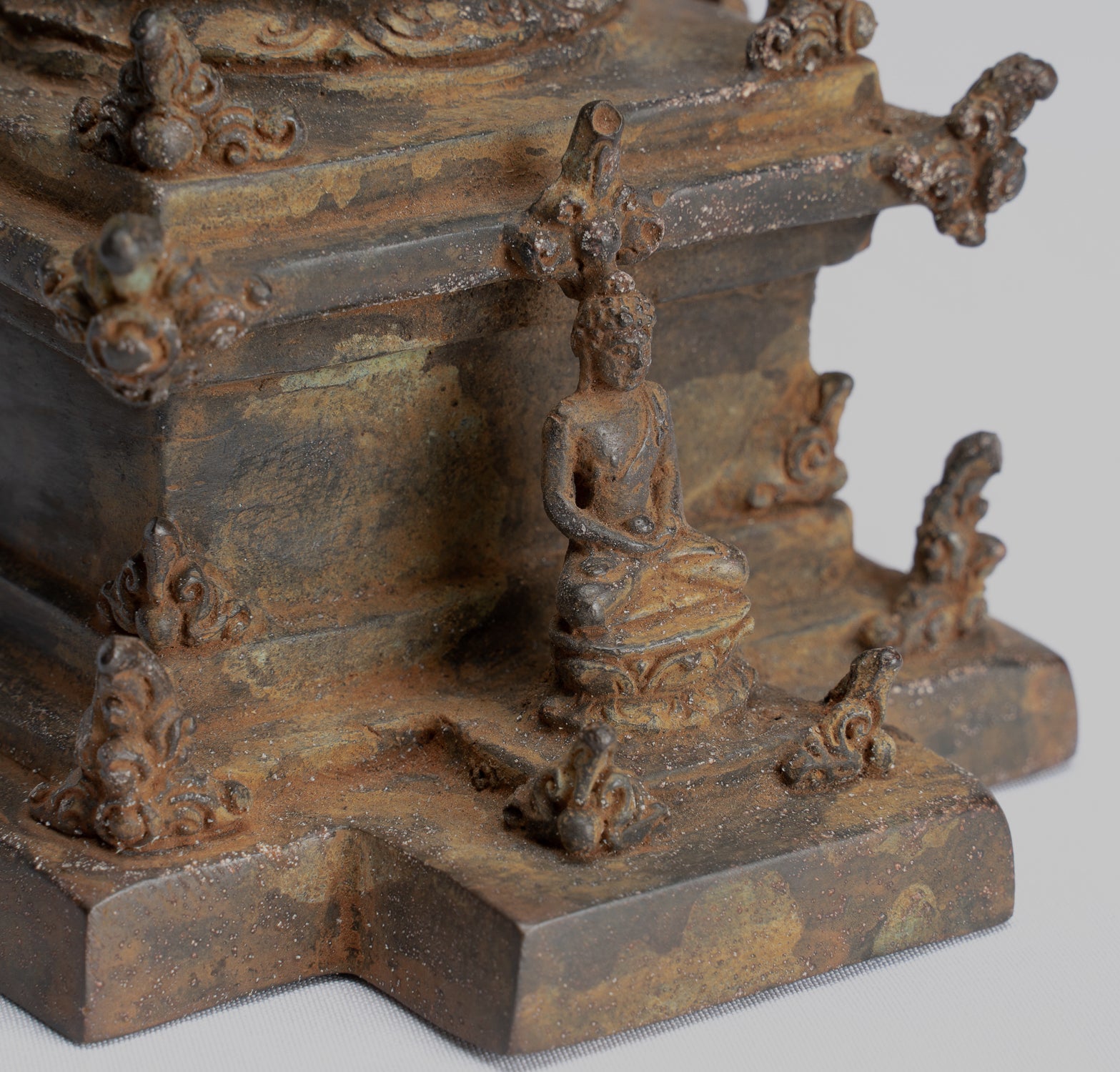 Estatua de Lokeshvara - Estatua de Lokeshvara de 4 brazos de estilo indonesio antiguo de estilo indonesio - 26 cm/10 "