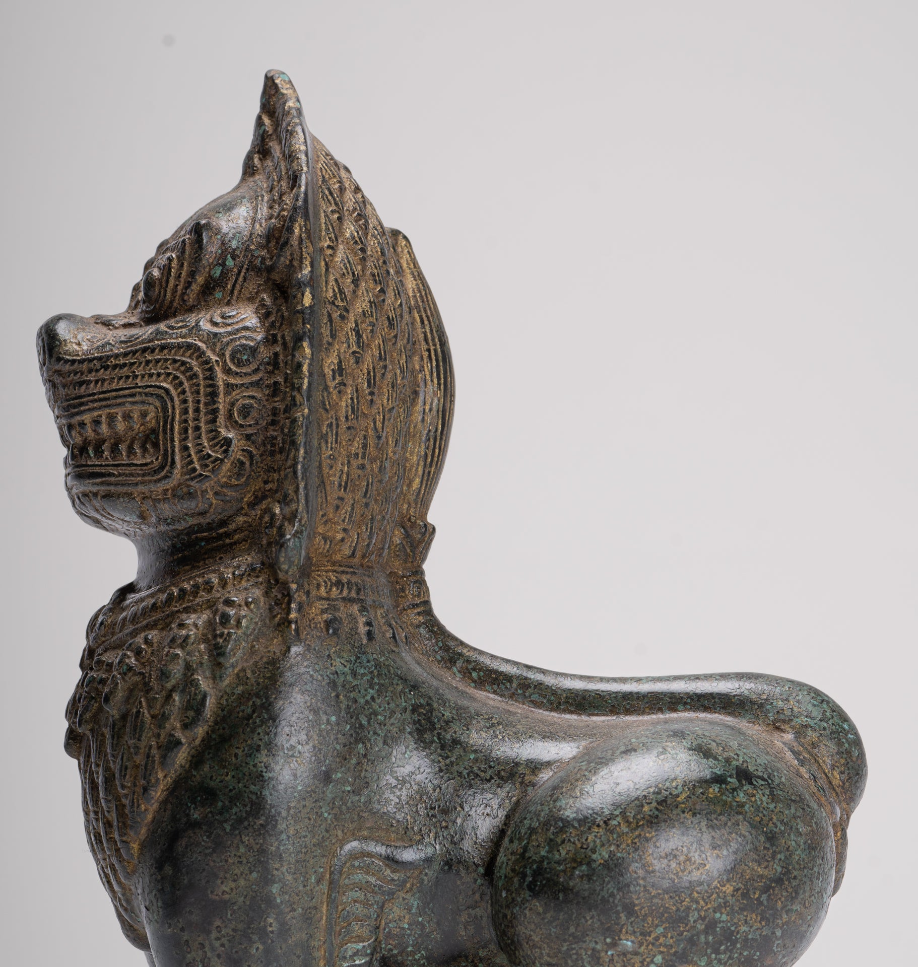Tempellöwe – Stehender Tempelwächter oder Löwe aus Bronze im antiken Khmer-Stil – 28 cm