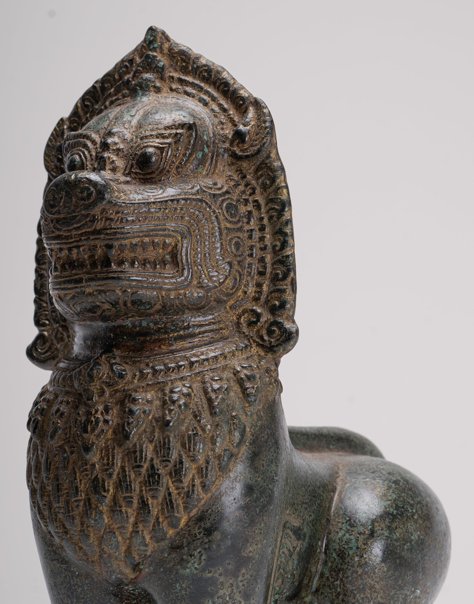 Tempellöwe – Stehender Tempelwächter oder Löwe aus Bronze im antiken Khmer-Stil – 28 cm