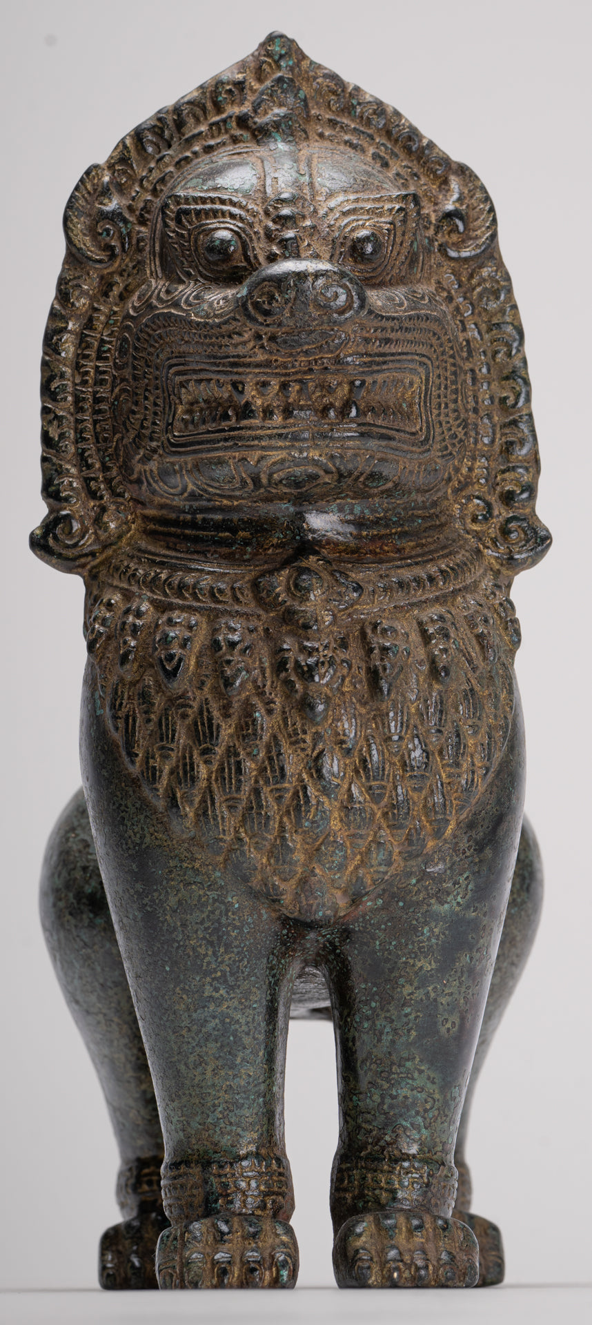 Tempellöwe – Stehender Tempelwächter oder Löwe aus Bronze im antiken Khmer-Stil – 28 cm