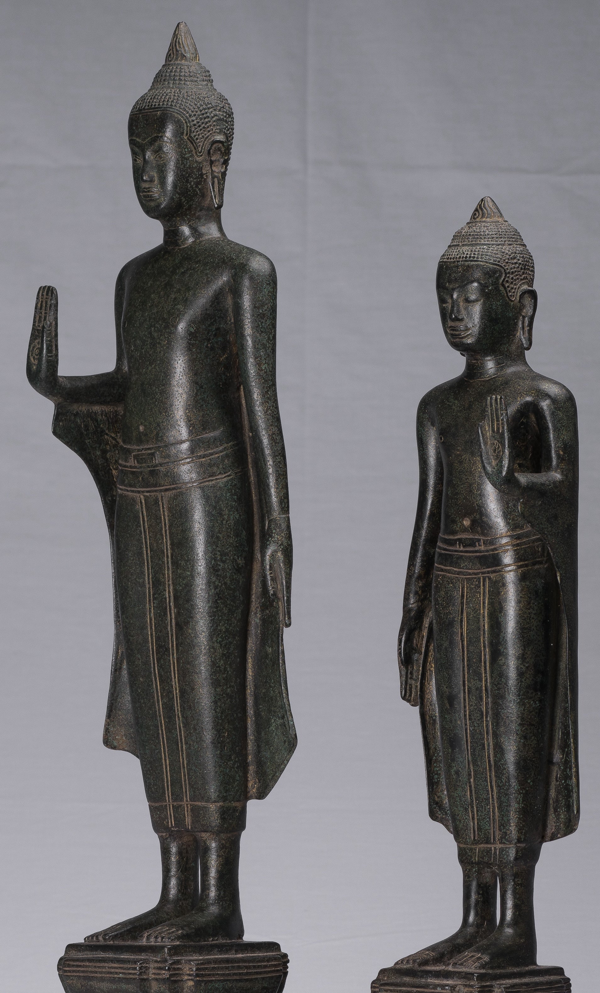 Statue di Buddha - Antique Khmer in stile Khmer Bronzo in piedi Abhaya Protection Statues (coppia) - 62 cm/25 "