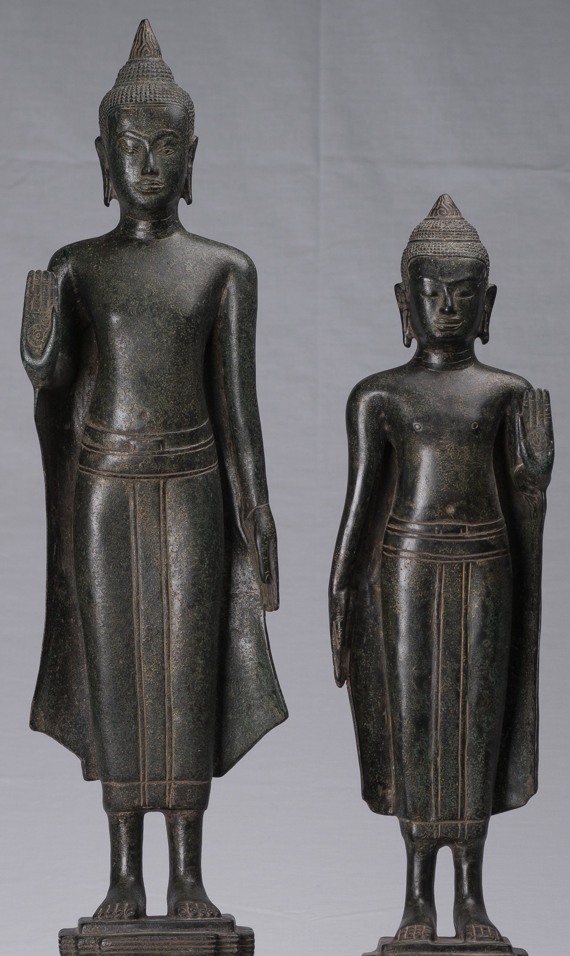 Statue di Buddha - Antique Khmer in stile Khmer Bronzo in piedi Abhaya Protection Statues (coppia) - 62 cm/25 "