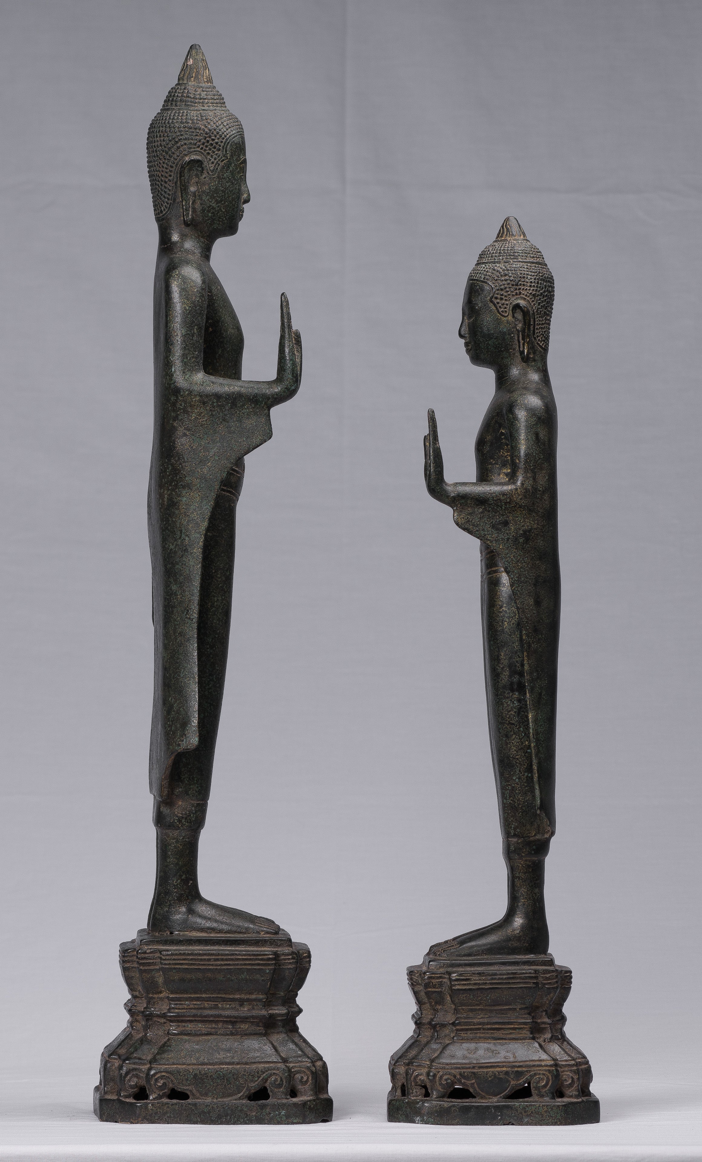 Statue di Buddha - Antique Khmer in stile Khmer Bronzo in piedi Abhaya Protection Statues (coppia) - 62 cm/25 "