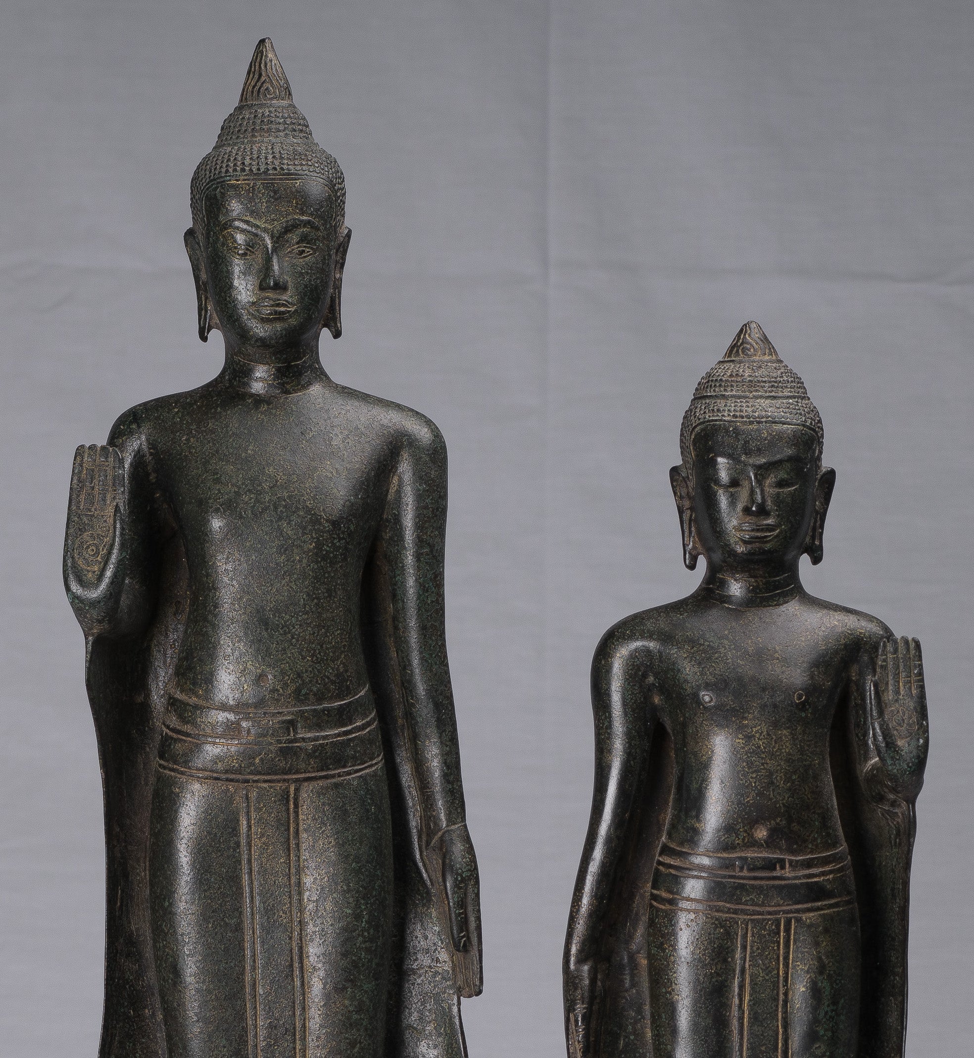 Statue di Buddha - Antique Khmer in stile Khmer Bronzo in piedi Abhaya Protection Statues (coppia) - 62 cm/25 "