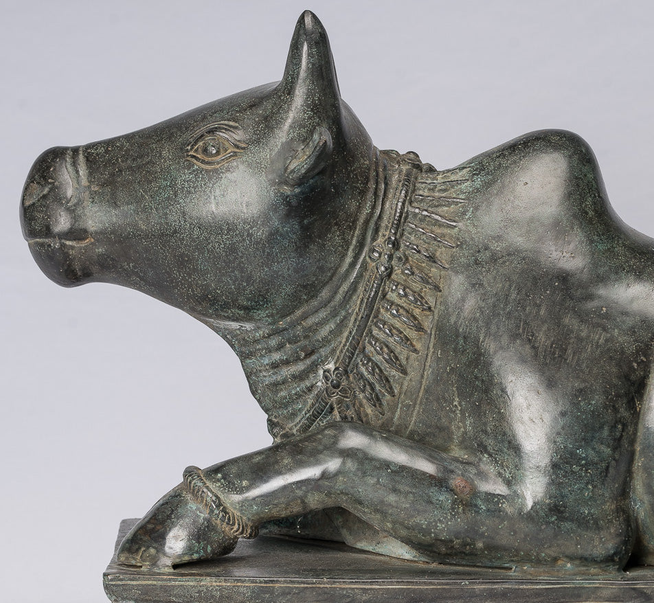 Antike Nandi-Statue aus Bronze im Khmer-Stil – Berg Shiva – 53 cm lang