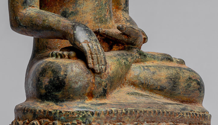 Buddha-Statue – sitzender javanischer Erleuchtungs-Buddha aus Bronze im antiken indonesischen Stil – 35 cm