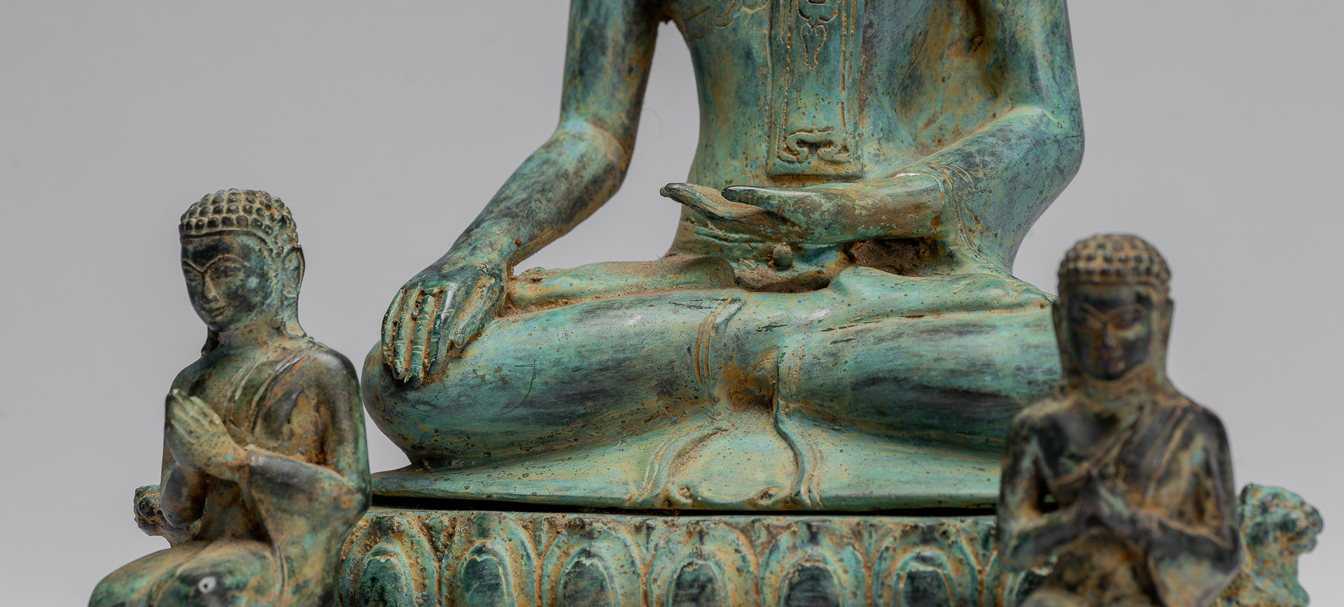 Buddha Statue-Antike Indonesische Stil Seated Bronze Javanese Erleuchtung Buddha mit Jüngern-32cm/13 "