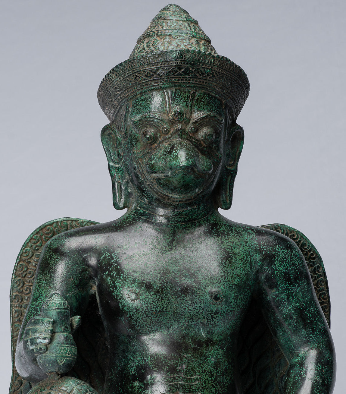 Estatua de bronce sentado de estilo srei de estilo srei.