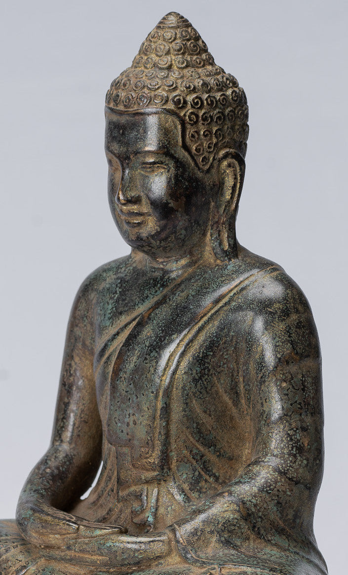 Buddha-Statue – Buddha – sitzende Meditations-Buddha-Statue aus Bronze im antiken Khmer-Stil – 25 cm.