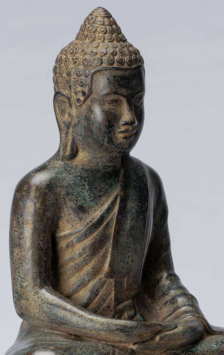 Buddha-Statue – Buddha – sitzende Meditations-Buddha-Statue aus Bronze im antiken Khmer-Stil – 25 cm.