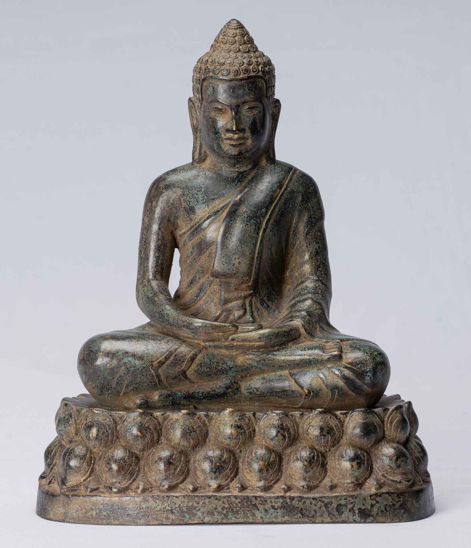 Buddha-Statue – Buddha – sitzende Meditations-Buddha-Statue aus Bronze im antiken Khmer-Stil – 25 cm.