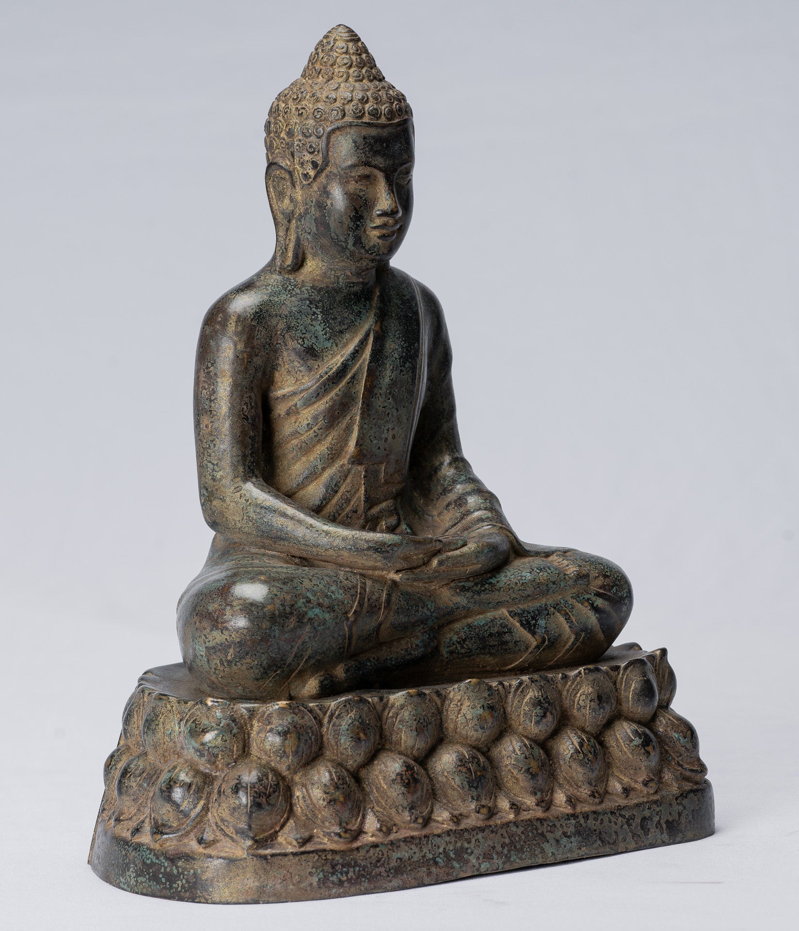 Buddha-Statue – Buddha – sitzende Meditations-Buddha-Statue aus Bronze im antiken Khmer-Stil – 25 cm.