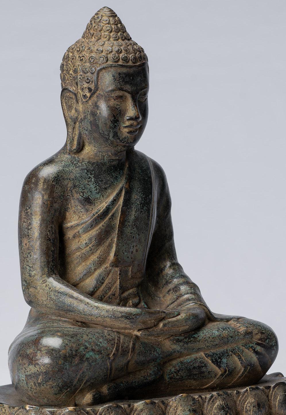 Buddha-Statue – Buddha – sitzende Meditations-Buddha-Statue aus Bronze im antiken Khmer-Stil – 25 cm.