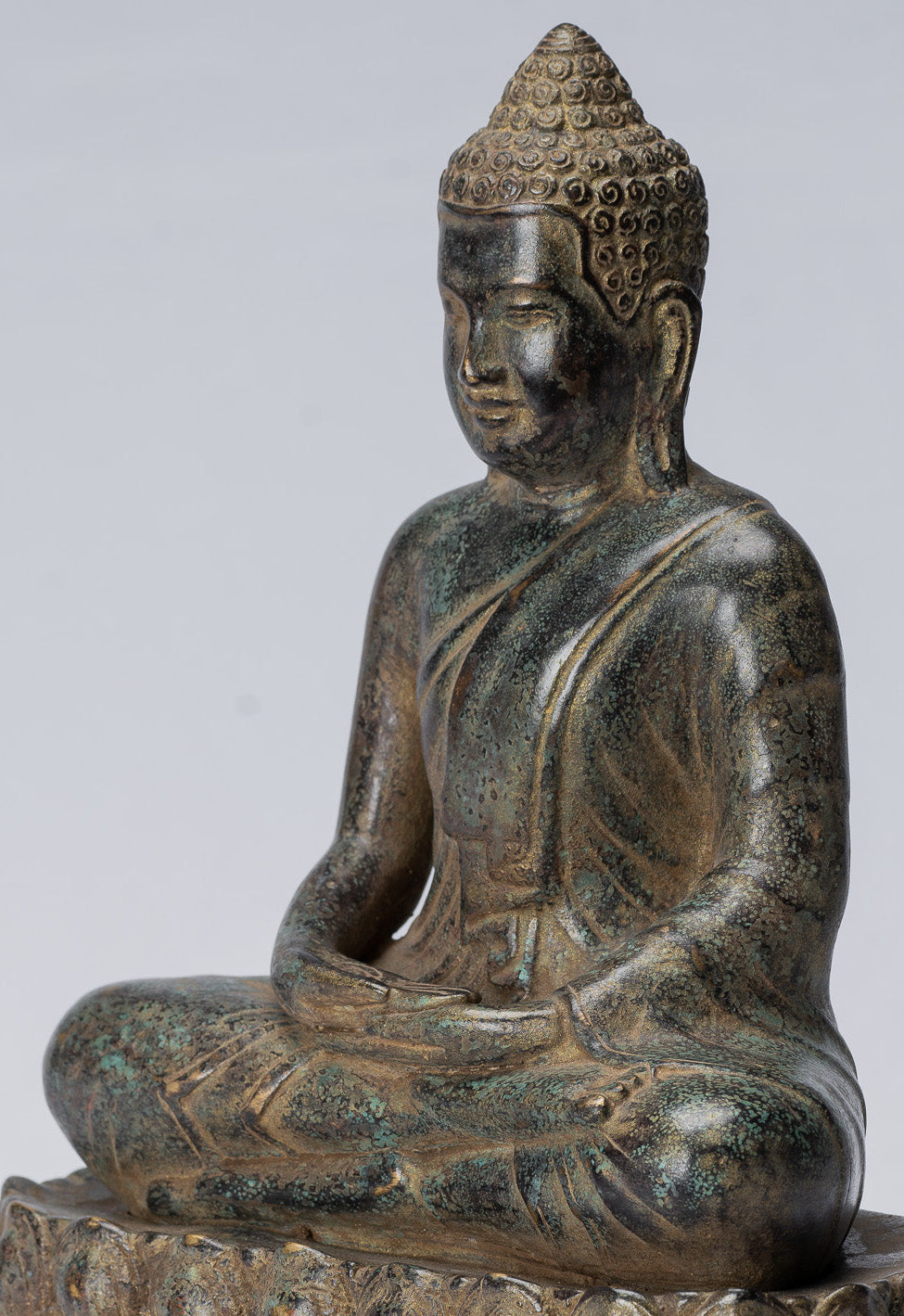 Buddha-Statue – Buddha – sitzende Meditations-Buddha-Statue aus Bronze im antiken Khmer-Stil – 25 cm.