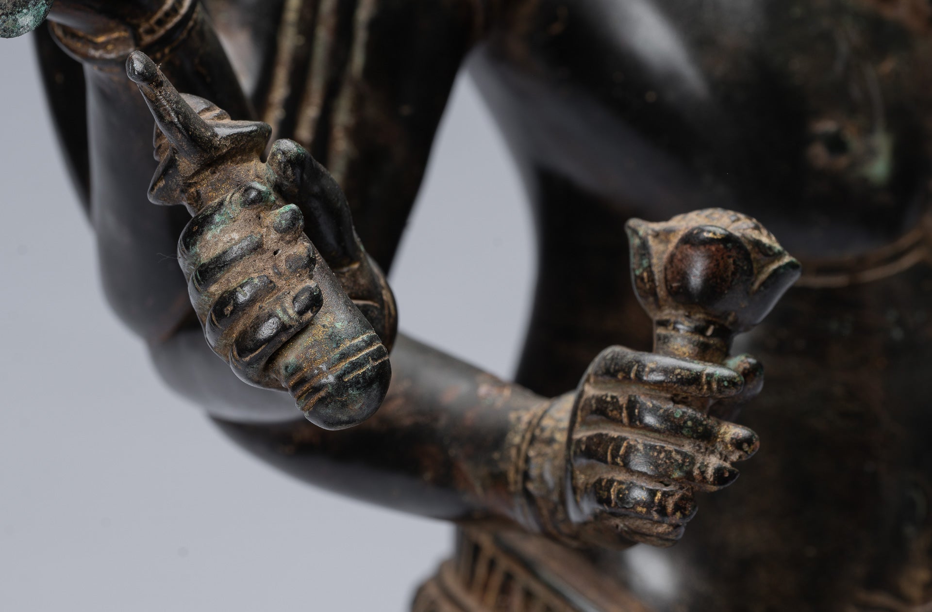 Antique antique khmer Style bronze Angkor Wat assis statue - 69cm / 28 "