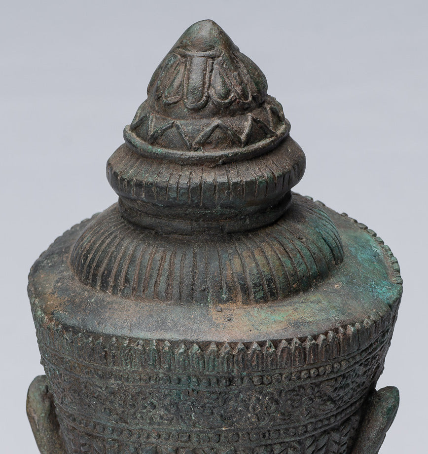 Tête de Bouddha – Tête de Bouddha en bronze montée sur Lopburi de style thaïlandais antique – 25 cm/10"