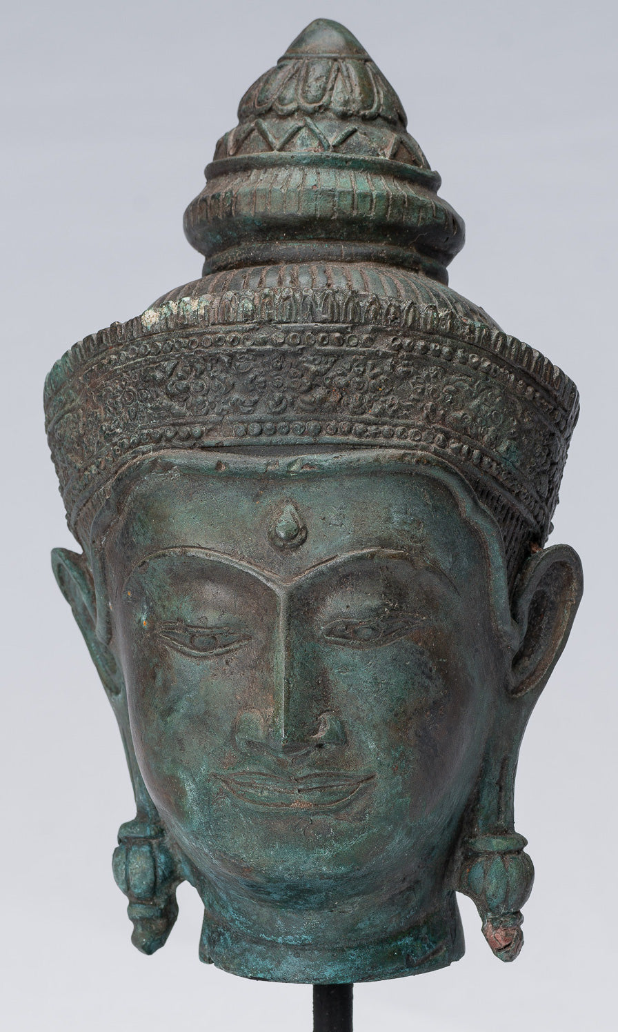 Tête de Bouddha – Tête de Bouddha en bronze montée sur Lopburi de style thaïlandais antique – 25 cm/10"