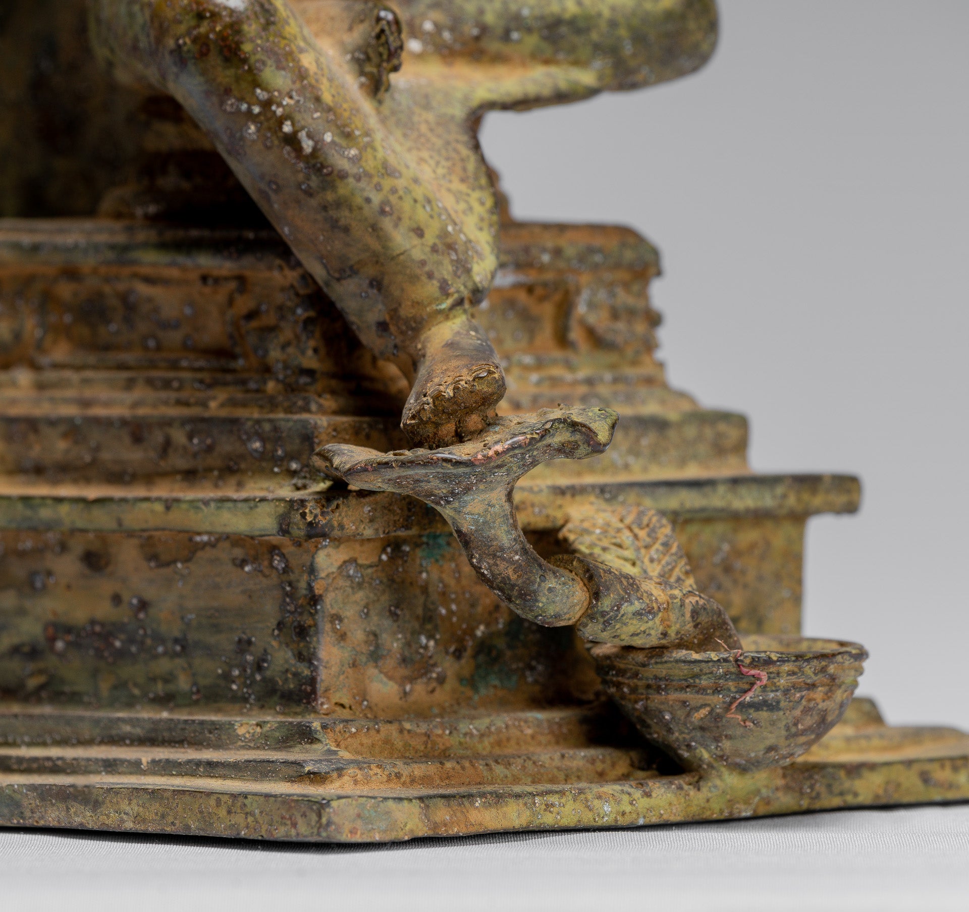 Estatua de Buda - Estilo indonesio antiguo de bronce sentado Javanese Buda - 27 cm/11 "