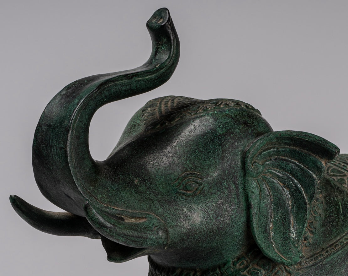 Antique Khmer Style Bronze in piedi statua di elefante - 38 cm/15 "di altezza
