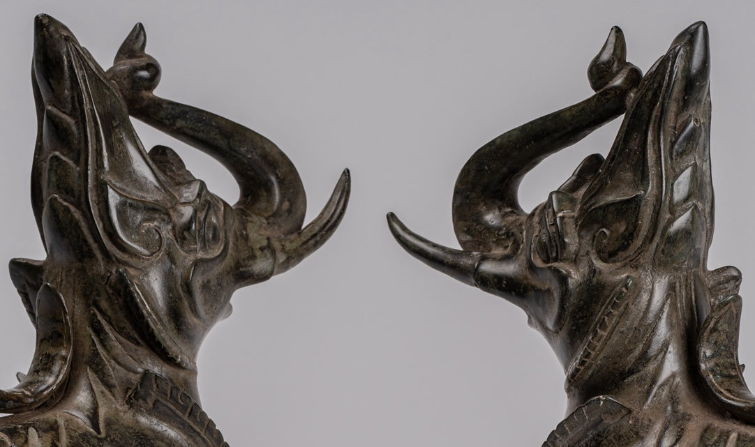 Antiguo estilo birmano de bronce de pie Chinthe Guardian Temple Lions (par) - 29 cm/12 "