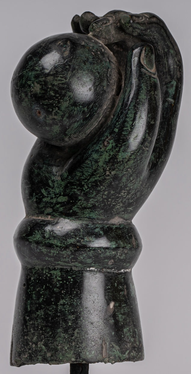 Montado de estilo jemer antiguo del sudeste asiático Vishnu Hand & Pinda o Ball - 22 cm/9 "