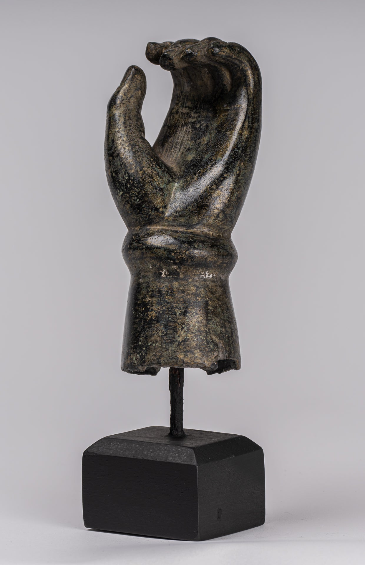 Mano de bronce del sudeste asiático de estilo antiguo montado - 24 cm/10 "