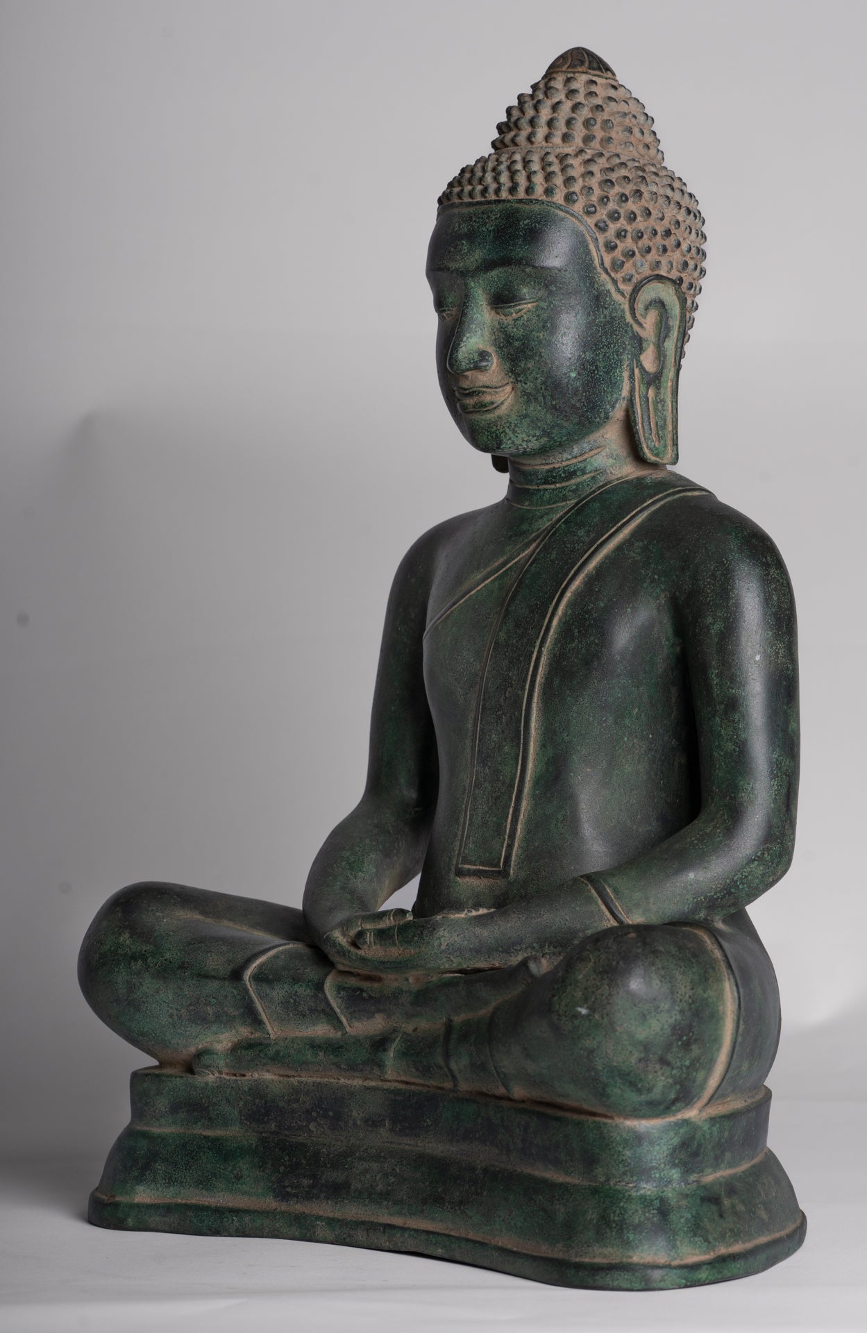 Statua di Buddha - Statua di Buddha seduto in meditazione seduto in bronzo in stile Khmer antico - 40 cm/16"