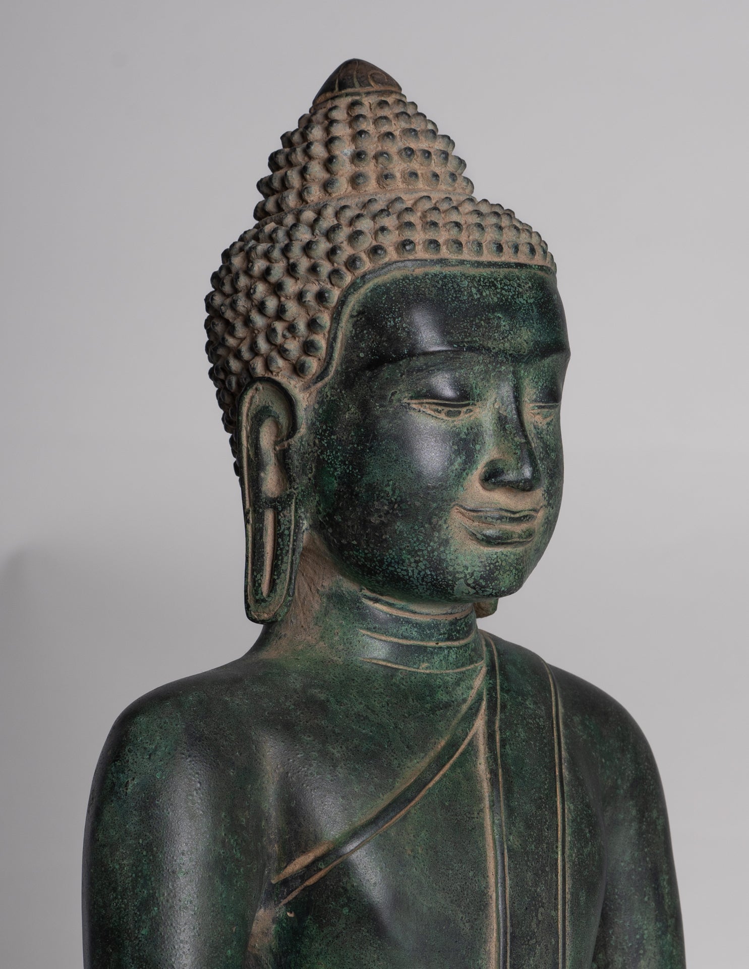 Statua di Buddha - Statua di Buddha seduto in meditazione seduto in bronzo in stile Khmer antico - 40 cm/16"