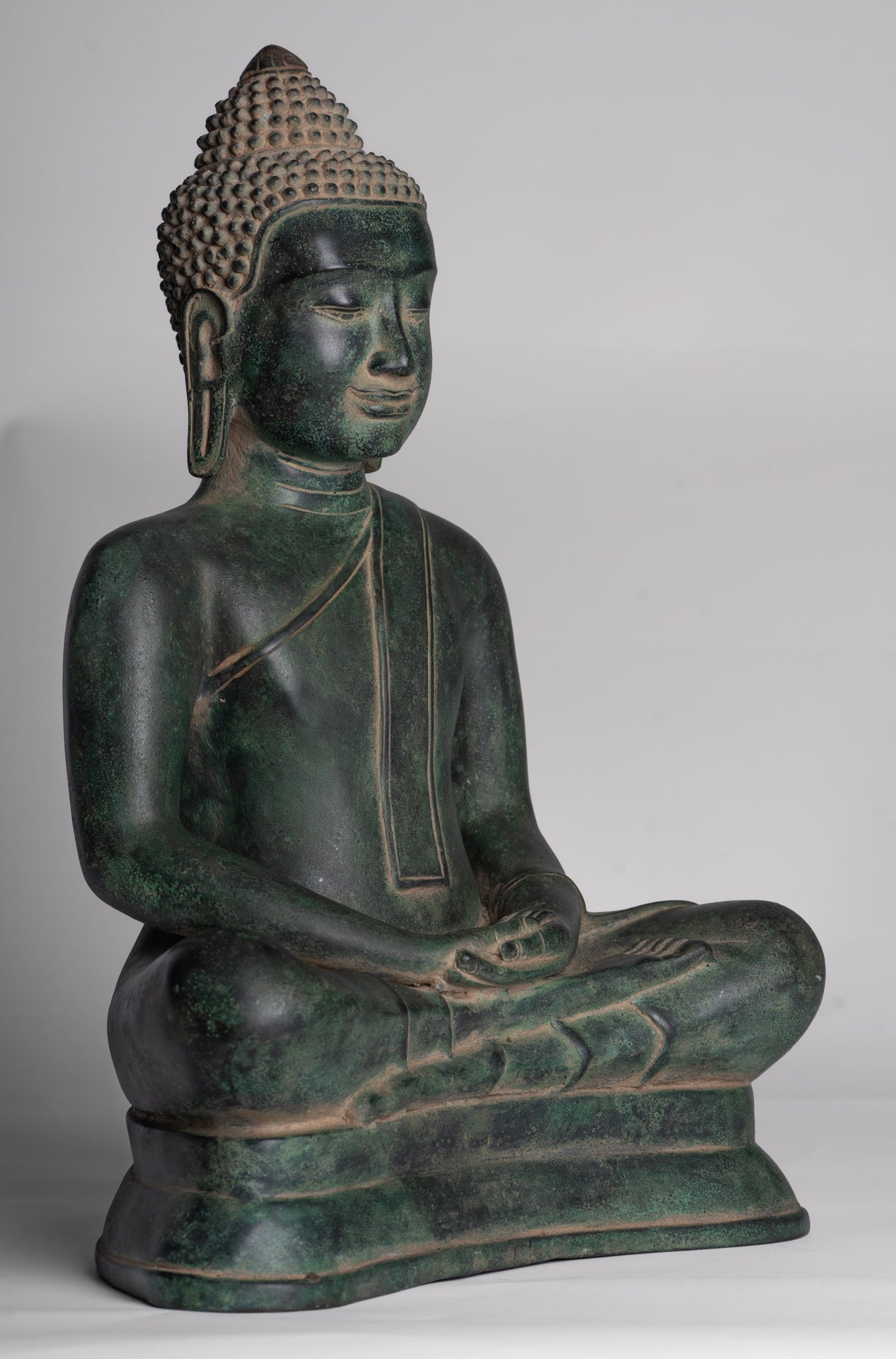 Statua di Buddha - Statua di Buddha seduto in meditazione seduto in bronzo in stile Khmer antico - 40 cm/16"