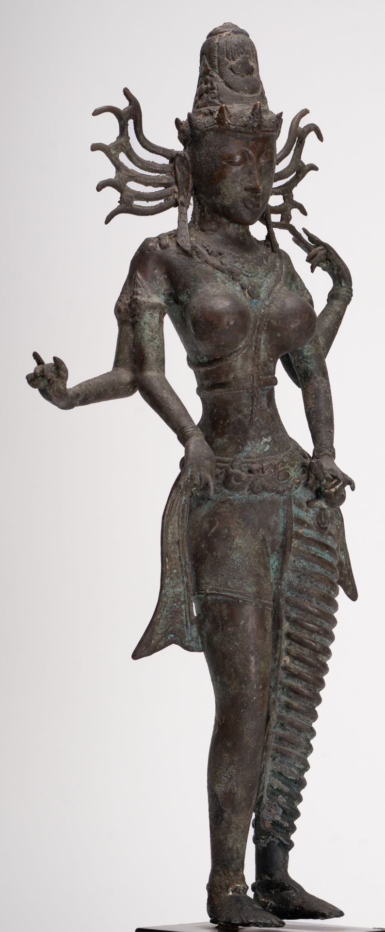 Statue Parvati – Statue Parvati javanaise en bronze de style indonésien antique 58 cm/23"