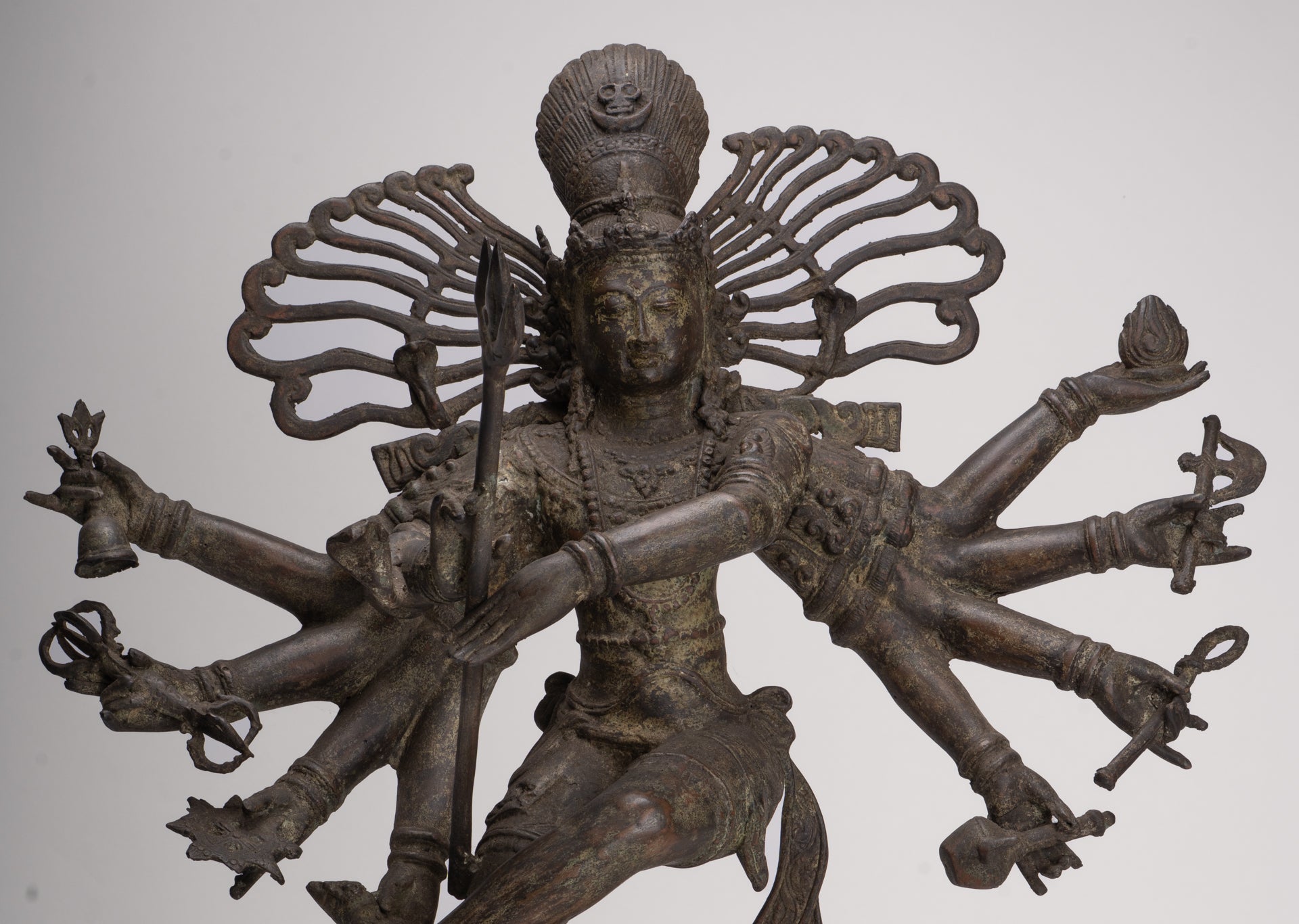 Estatua antigua de Shiva danzante de bronce de estilo javanés como Lord Nataraja - 34,5 cm (14 ") de alto