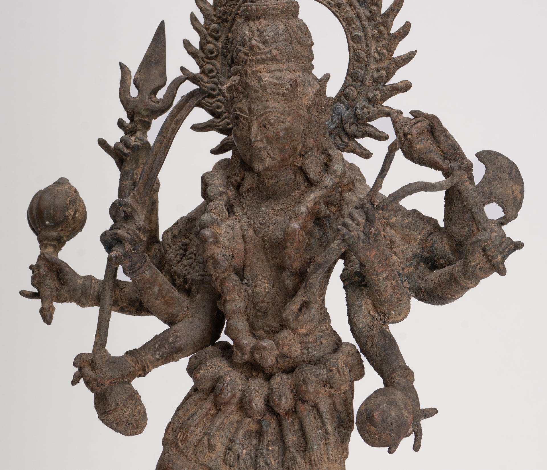 Statua di Kali - Statua di Kali o Mahakali in bronzo antico Majapahit in stile Java - 43 cm/17"