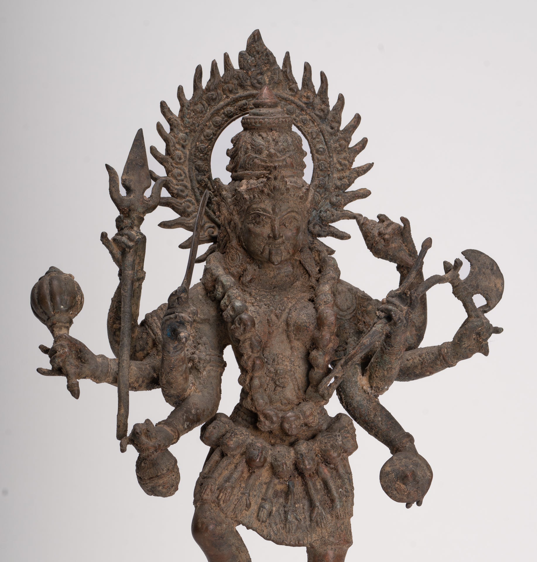 Statua di Kali - Statua di Kali o Mahakali in bronzo antico Majapahit in stile Java - 43 cm/17"