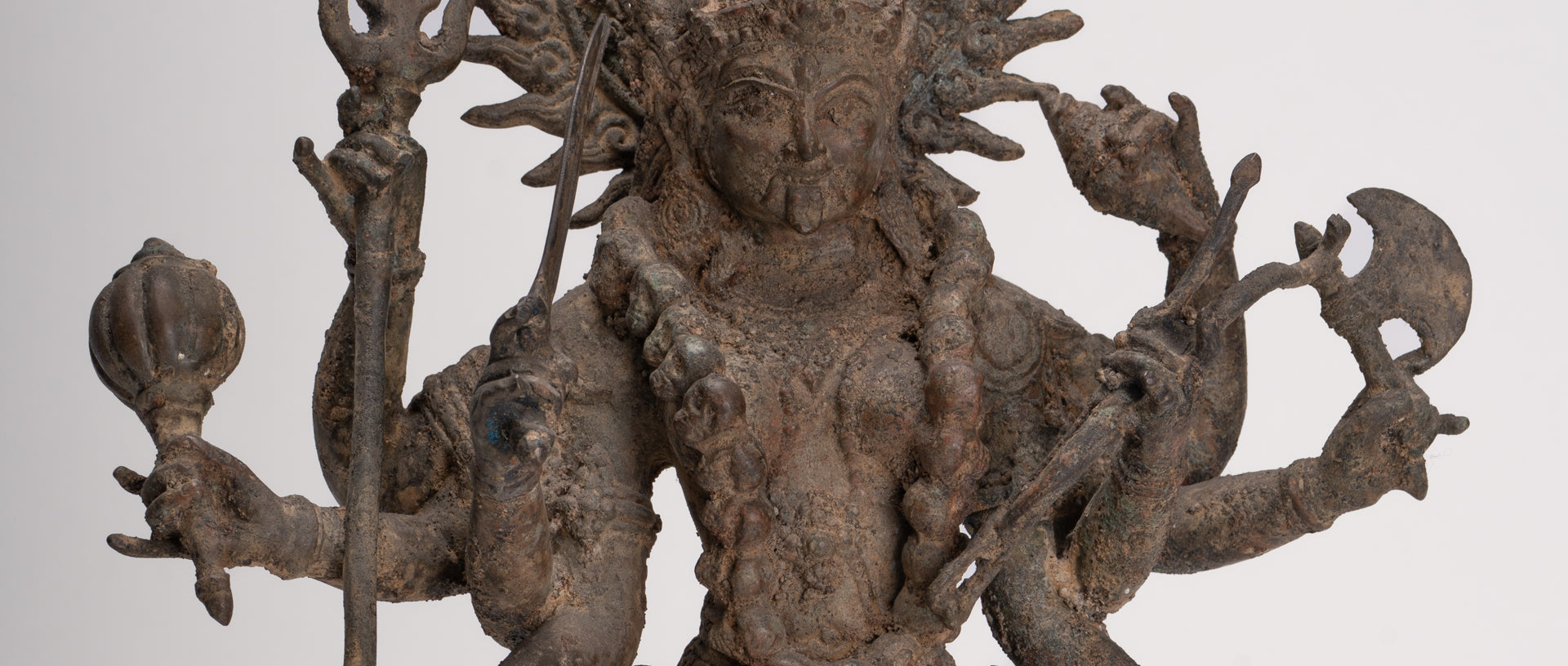 Statua di Kali - Statua di Kali o Mahakali in bronzo antico Majapahit in stile Java - 43 cm/17"