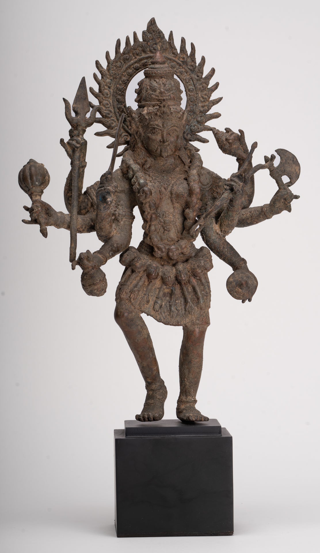Statua di Kali - Statua di Kali o Mahakali in bronzo antico Majapahit in stile Java - 43 cm/17"