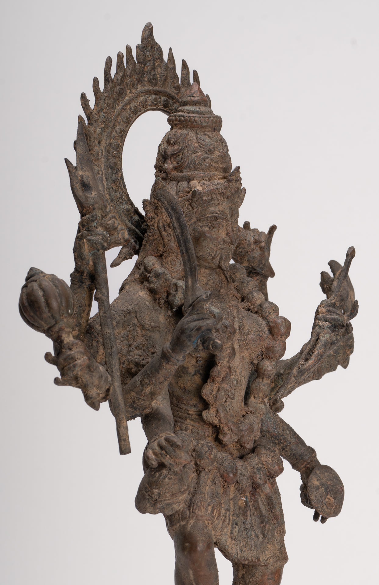 Statua di Kali - Statua di Kali o Mahakali in bronzo antico Majapahit in stile Java - 43 cm/17"
