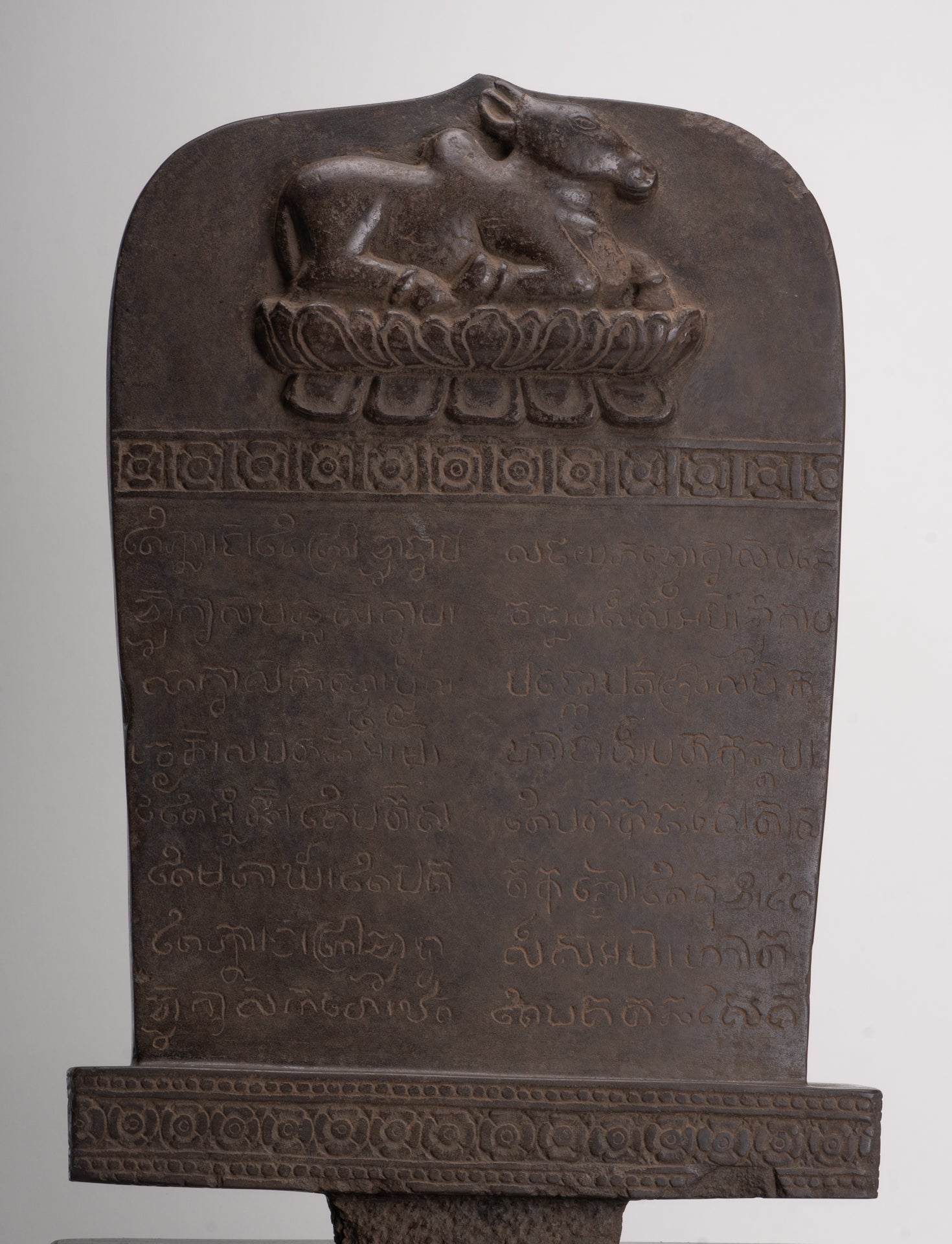 Antique khmer style sanskrit stèle, Nandi - 65cm / 26 "