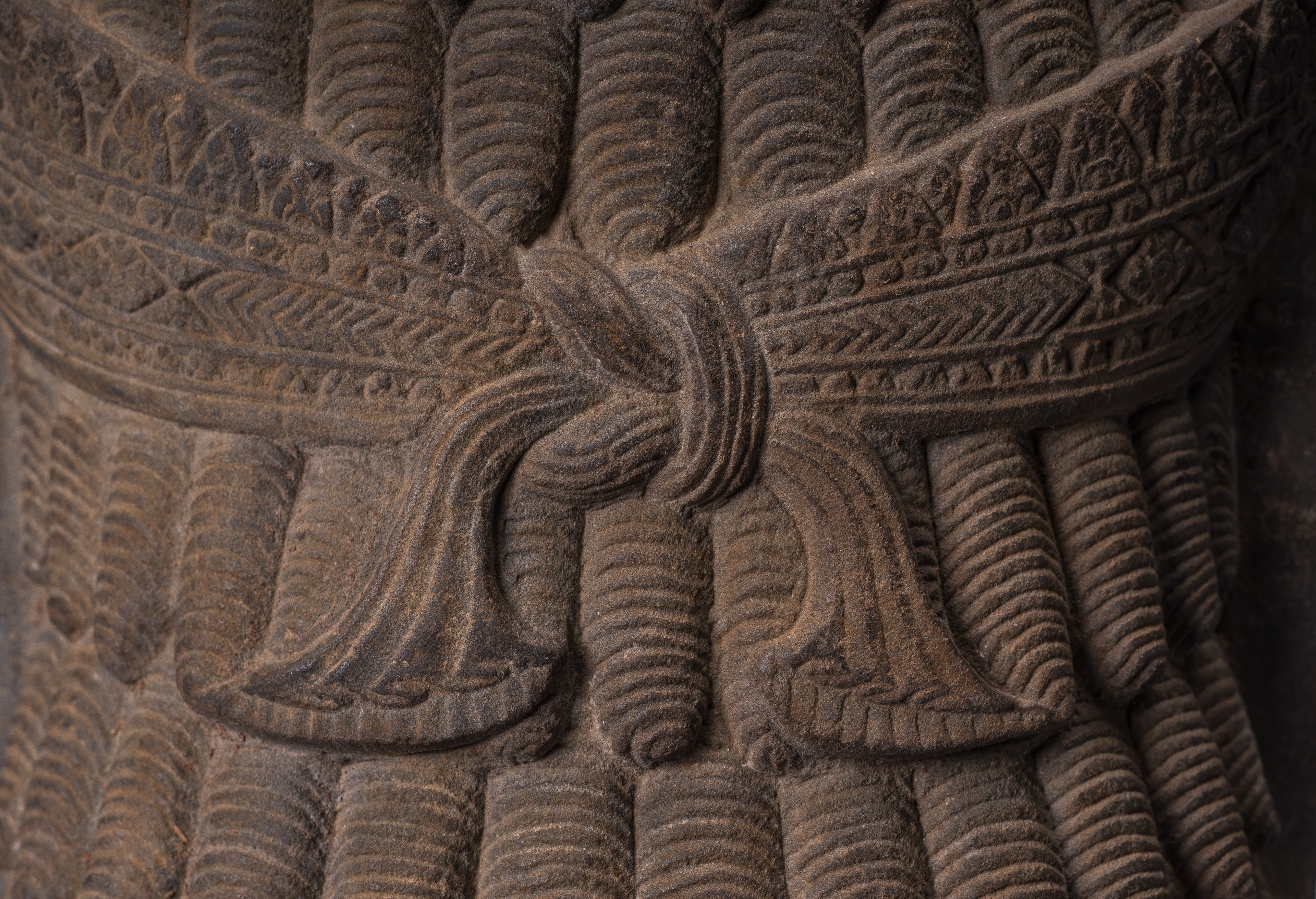 Estatua de Guardian - Antigua Khmer Stone Banteay srei Style Yaksha Temple Guardian - 58 cm / 23 "