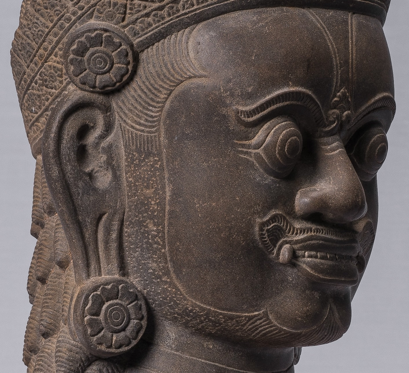 Estatua de Guardian - Antigua Khmer Stone Banteay srei Style Yaksha Temple Guardian - 58 cm / 23 "