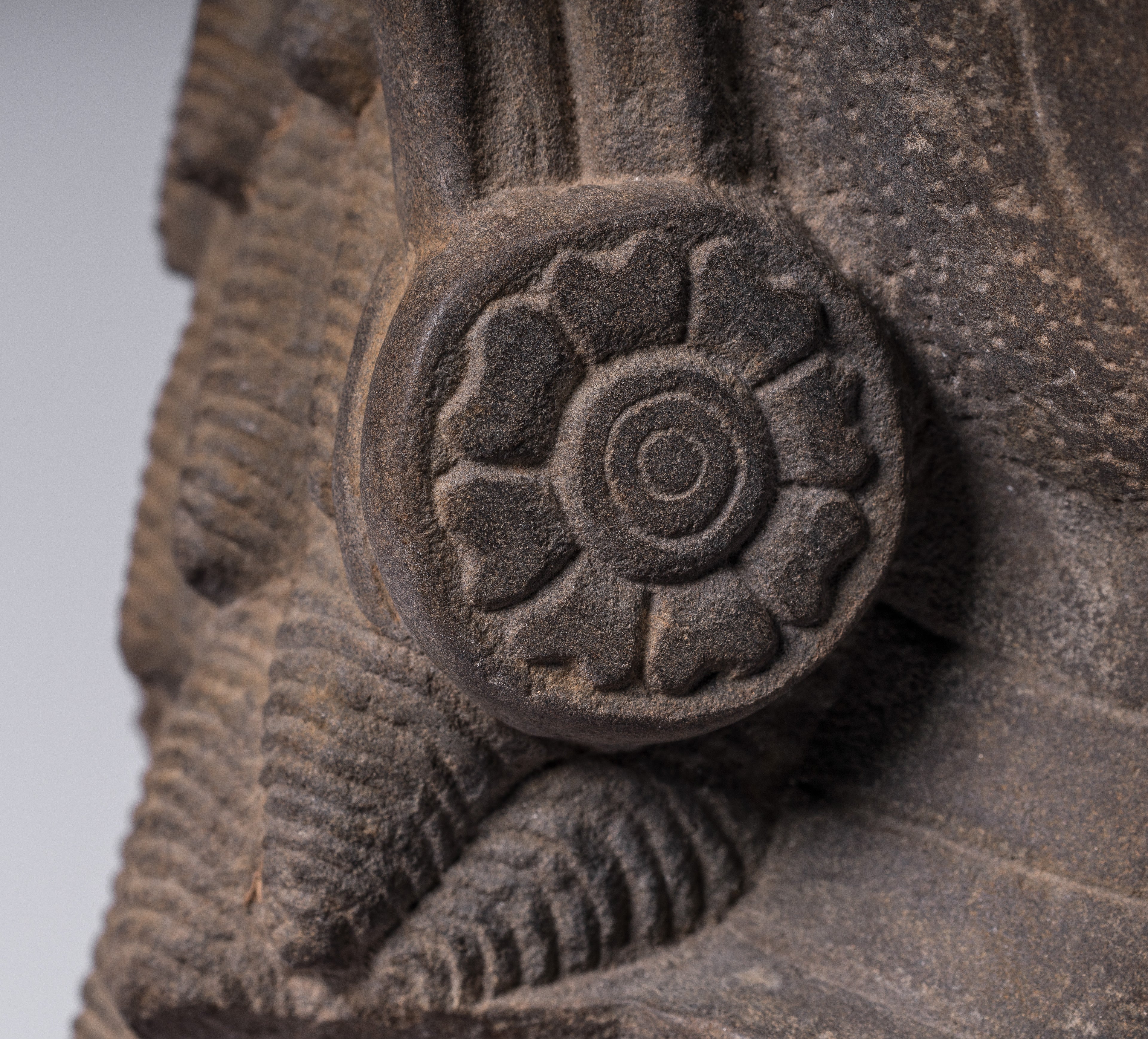 Estatua de Guardian - Antigua Khmer Stone Banteay srei Style Yaksha Temple Guardian - 58 cm / 23 "