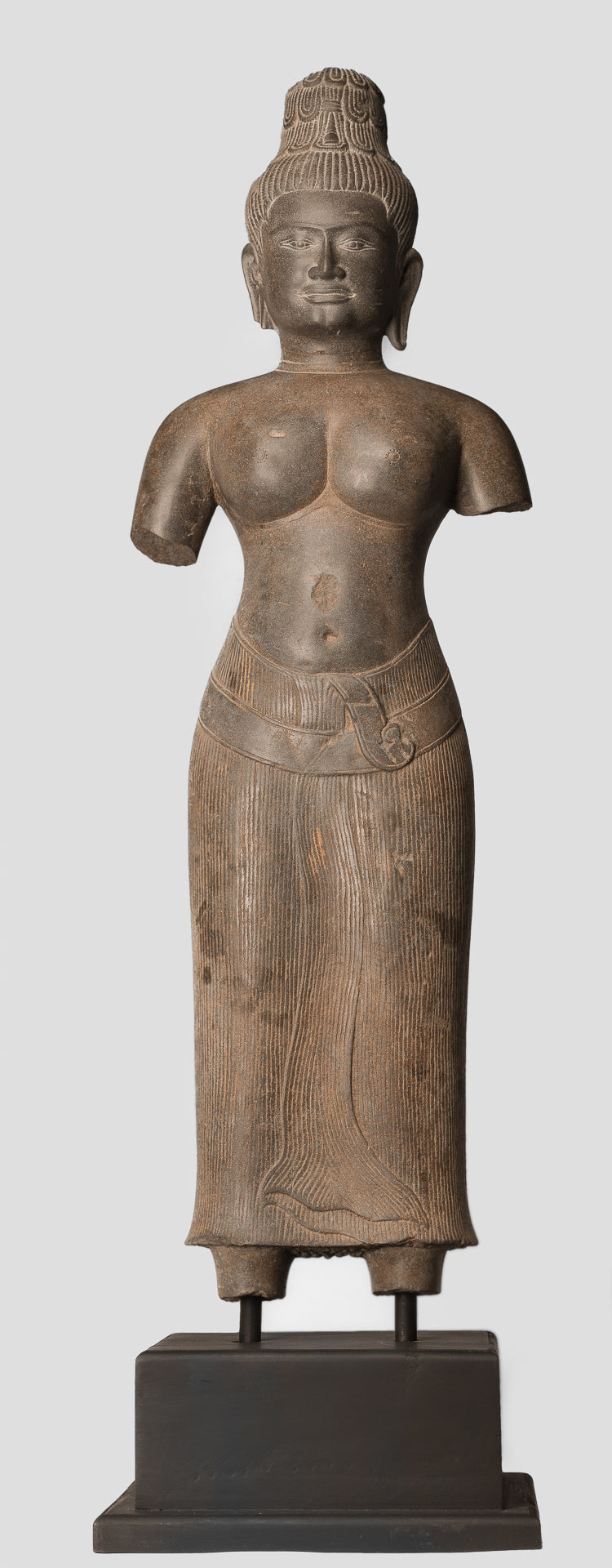 Statua della divinità - Antique Khmer Style Bantey Srei Stone Prajnaparamita Statua / Dea - 107cm / 43 "