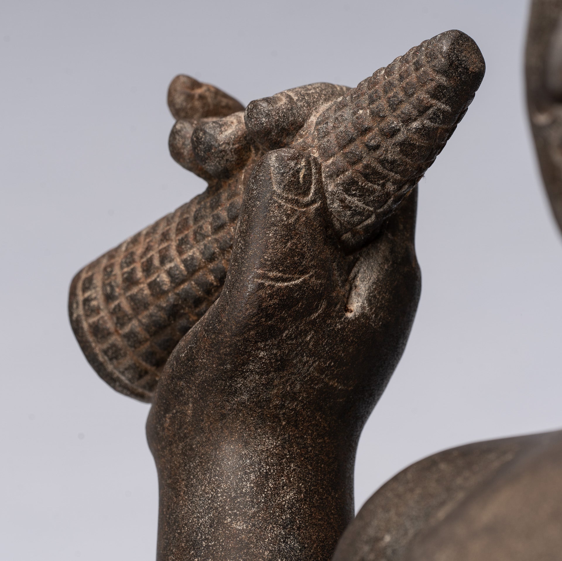 Antique Khmer Style Stone Koh Ker seduto Bodhisattva Avalokitesvara Statua - 62 cm/25 "