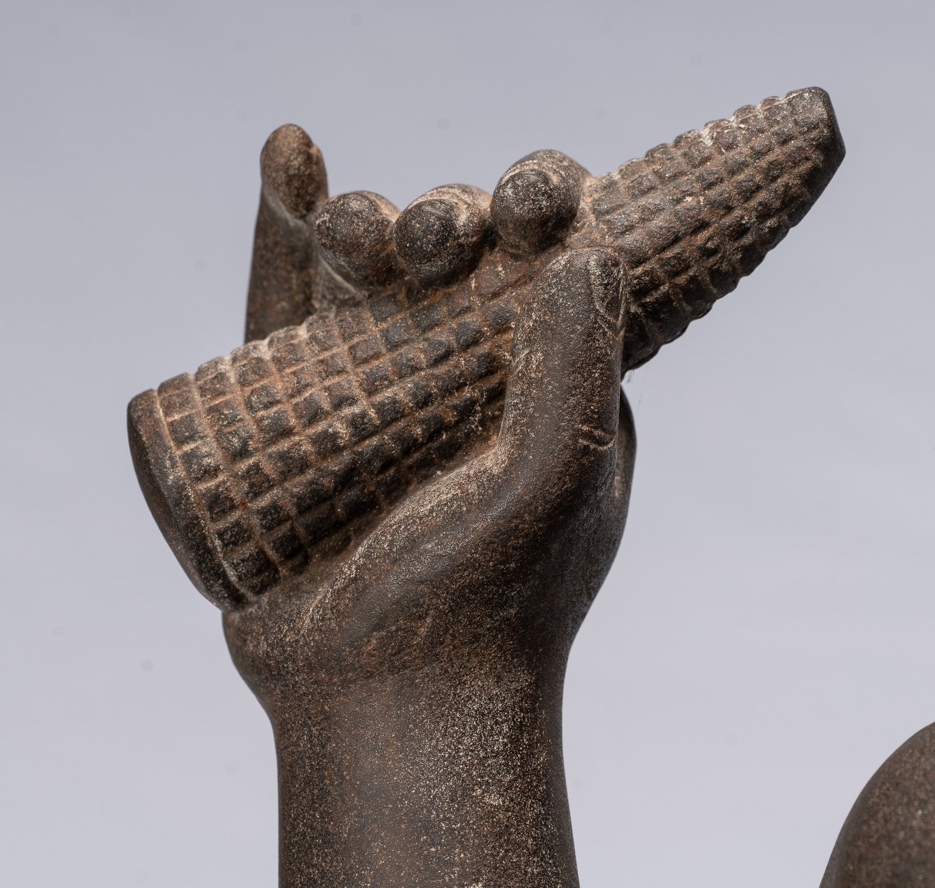 Antique Khmer Style Stone Koh Ker seduto Bodhisattva Avalokitesvara Statua - 62 cm/25 "