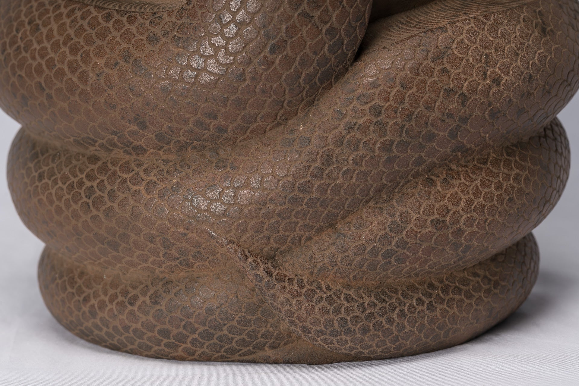 Statue de Bouddha – Bouddha de méditation Naga assis en pierre khmère antique de style Angkor Wat – 56 cm