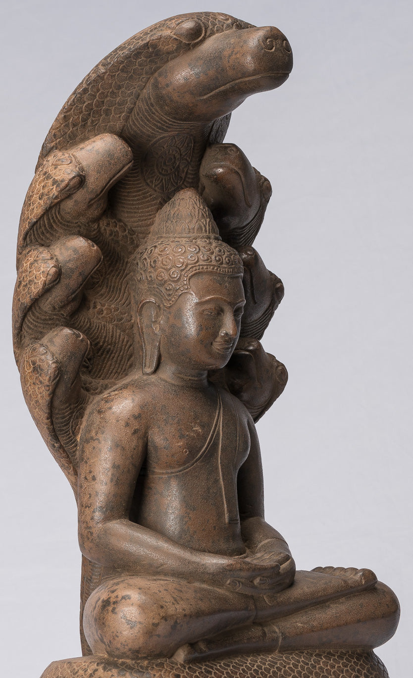 Statue de Bouddha – Bouddha de méditation Naga assis en pierre khmère antique de style Angkor Wat – 56 cm